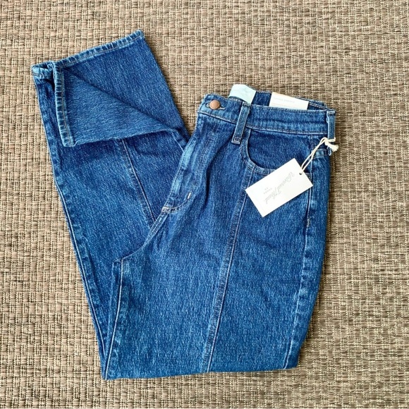 NWOT Universal Thread Vintage Straight Jean Size 4 (worn once but too cropped) - Picture 2 of 2